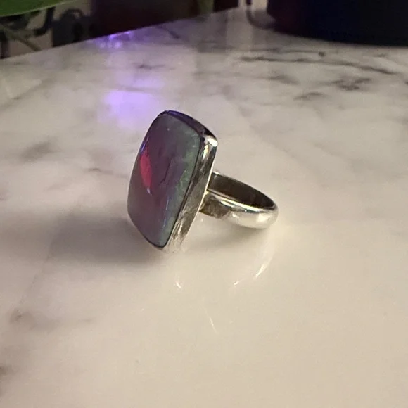 Elegant .925 Silver Opal Ring - Picture 2 of 6